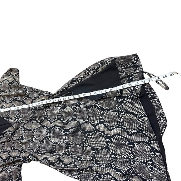 Aritzia Babaton Wallace Dress- Wrap Dress Pyhton Print- Size Medium - Picture 12 of 12